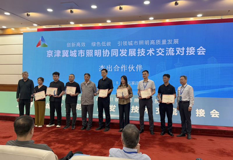 682aed17a1cc9.jpg 3.jpg